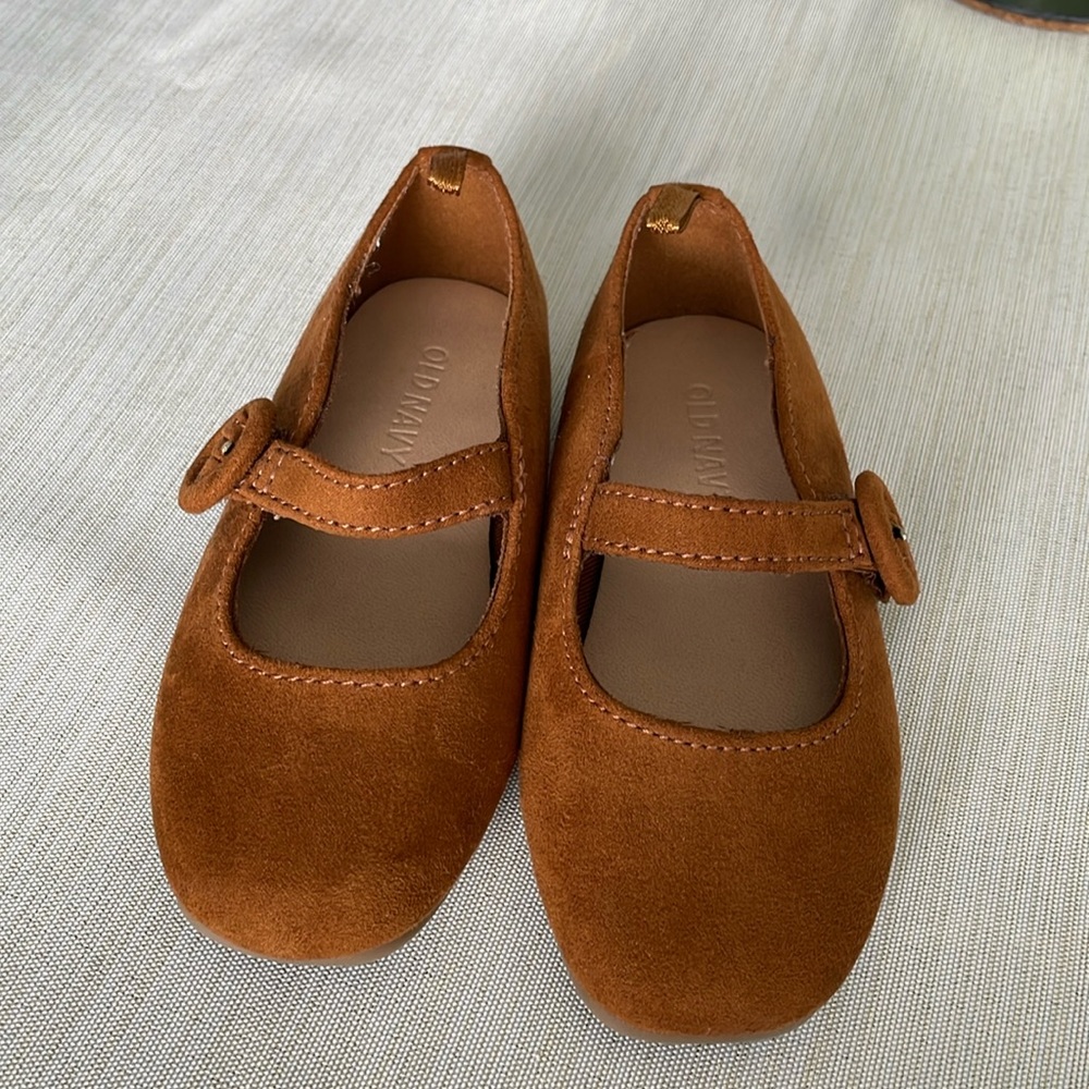 Old Navy Faux-Suede Buckled
Ballet Flats for Toddler Girls